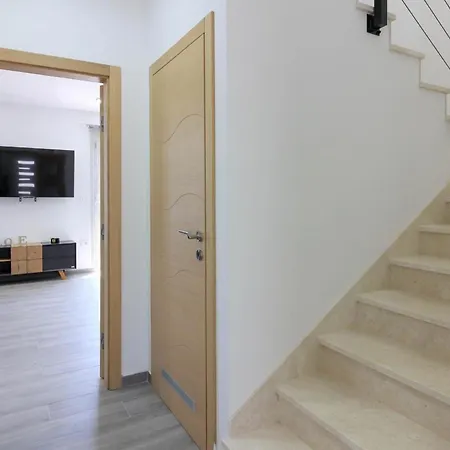 Holiday home Mit Privatpool Fuer 7 Personen Ca 130 Qm In Sisan, Istrien Suedkueste Von Istrien