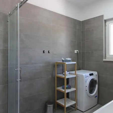 Mit Privatpool Fuer 7 Personen Ca 130 Qm In Sisan, Istrien Suedkueste Von Istrien *