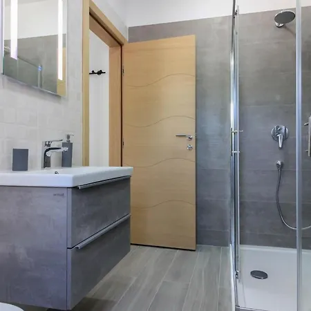 Mit Privatpool Fuer 7 Personen Ca 130 Qm In Sisan, Istrien Suedkueste Von Istrien Holiday home