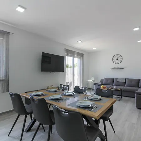 Holiday home Mit Privatpool Fuer 7 Personen Ca 130 Qm In Sisan, Istrien Suedkueste Von Istrien Sisan