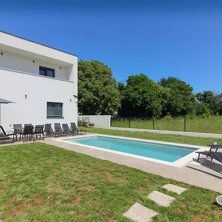 Holiday home Mit Privatpool Fuer 7 Personen Ca 130 Qm In Sisan, Istrien Suedkueste Von Istrien Sisan