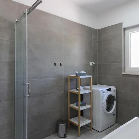 Mit Privatpool Fuer 7 Personen Ca 130 Qm In Sisan, Istrien Suedkueste Von Istrien Holiday home Sisan