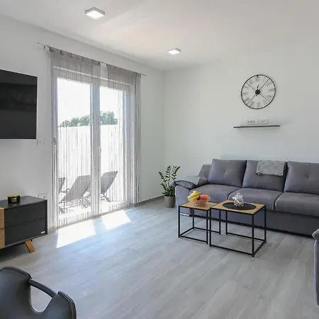 Holiday home Mit Privatpool Fuer 7 Personen Ca 130 Qm In Sisan, Istrien Suedkueste Von Istrien *